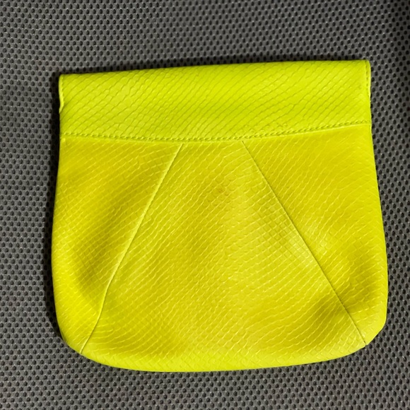 Neon yellow studded clutch - Picture 6 of 9